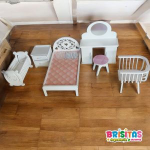 Juego de dormitorio p/muñecas + cuna oso